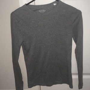 Gray long sleeve tee